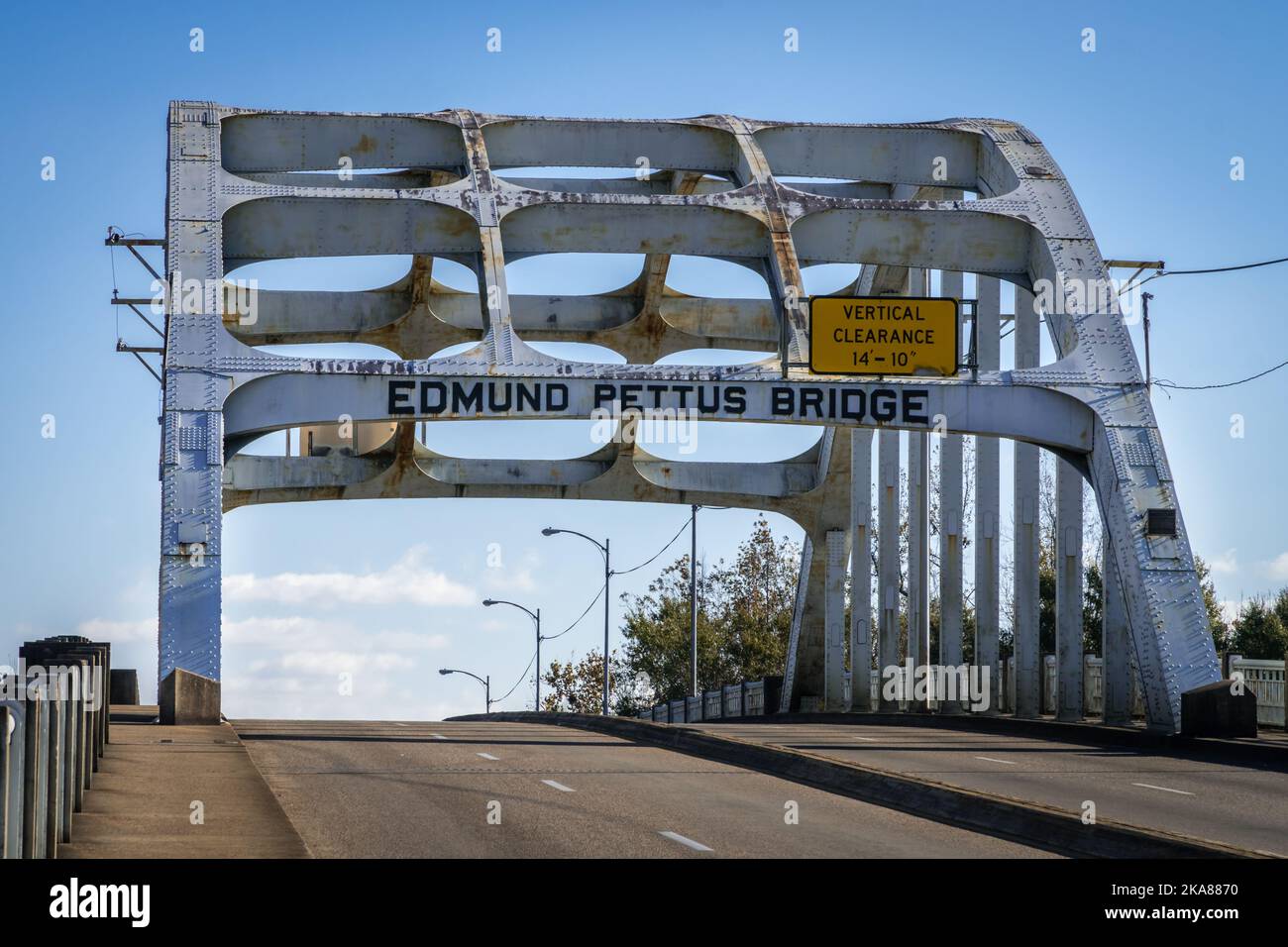 Selma, al, US-7 dicembre 2020: Il ponte Edmund Pettus, che prende il nome da un generale confederato, è il luogo del conflitto domenicale sanguinante il 7 marzo 1965 Foto Stock