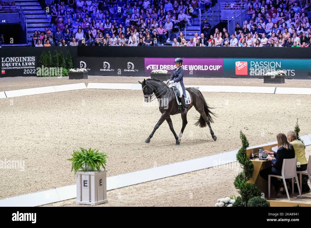 Francia, Lione, 2022-10-28. Il pilota francese Morgan Barbancon durante la sua apparizione alla coppa del mondo dressage a Equita Lyon. Foto Stock