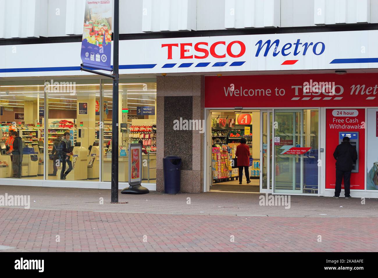 Metro Tesco. Un piccolo negozio Tesco in città. Foto Stock