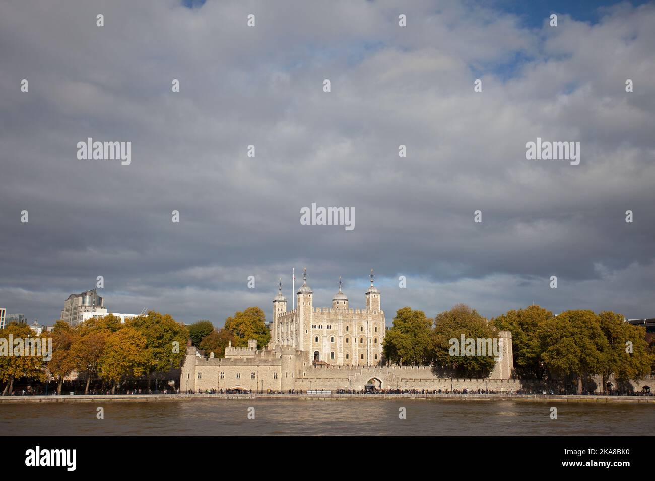 La Torre di Londra dal Tamigi. Inghilterra Foto Stock