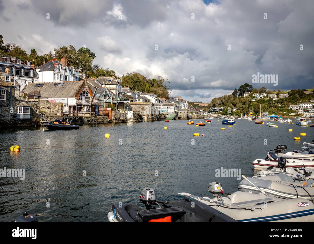 La città balneare di Fowey dall'estuario Foto Stock