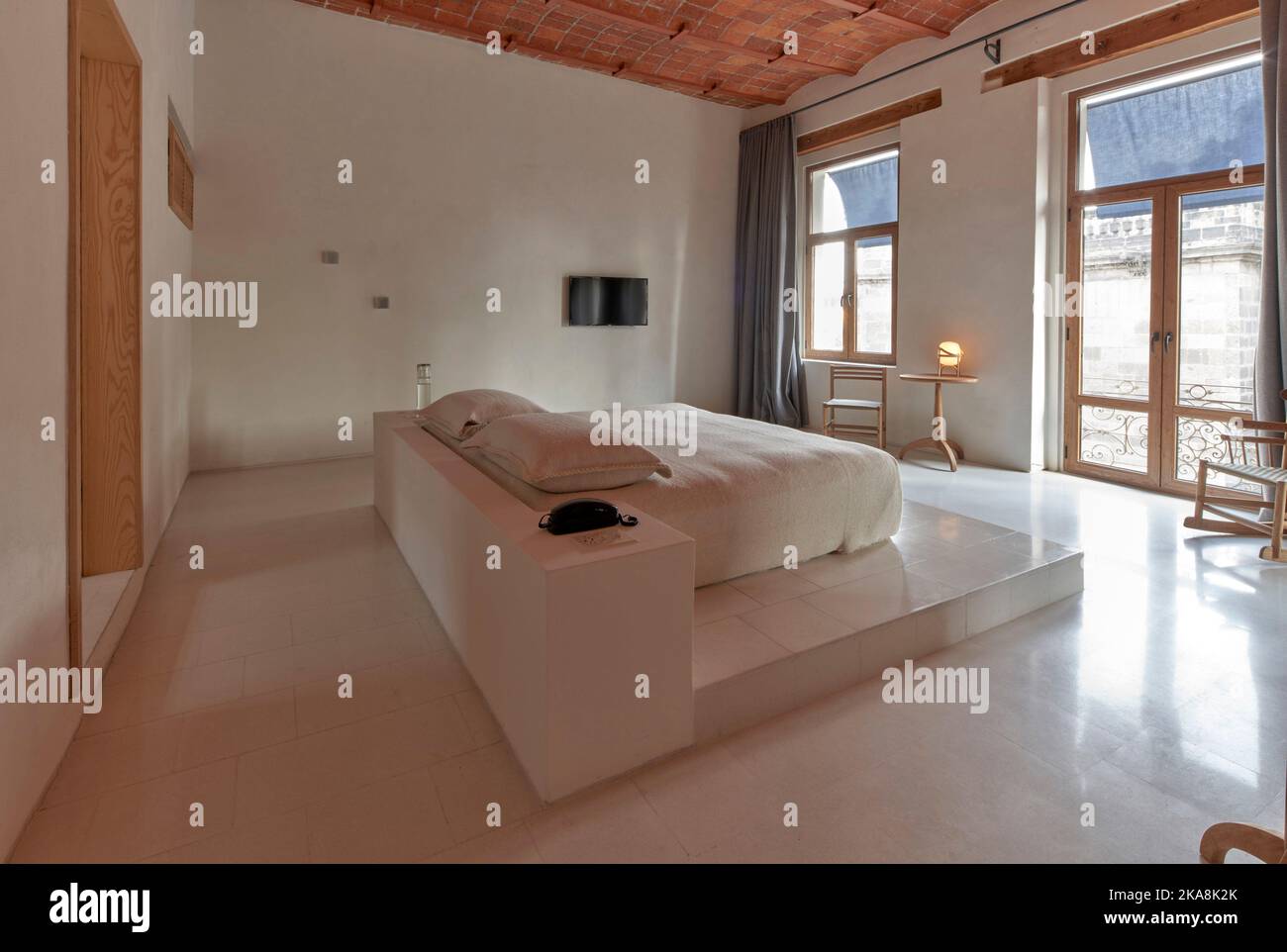 Suite con camera da letto. Circolo Mexicana, Città del Messico, Messico. Architetto: Ambrosi Etchegaray, 2019. Foto Stock