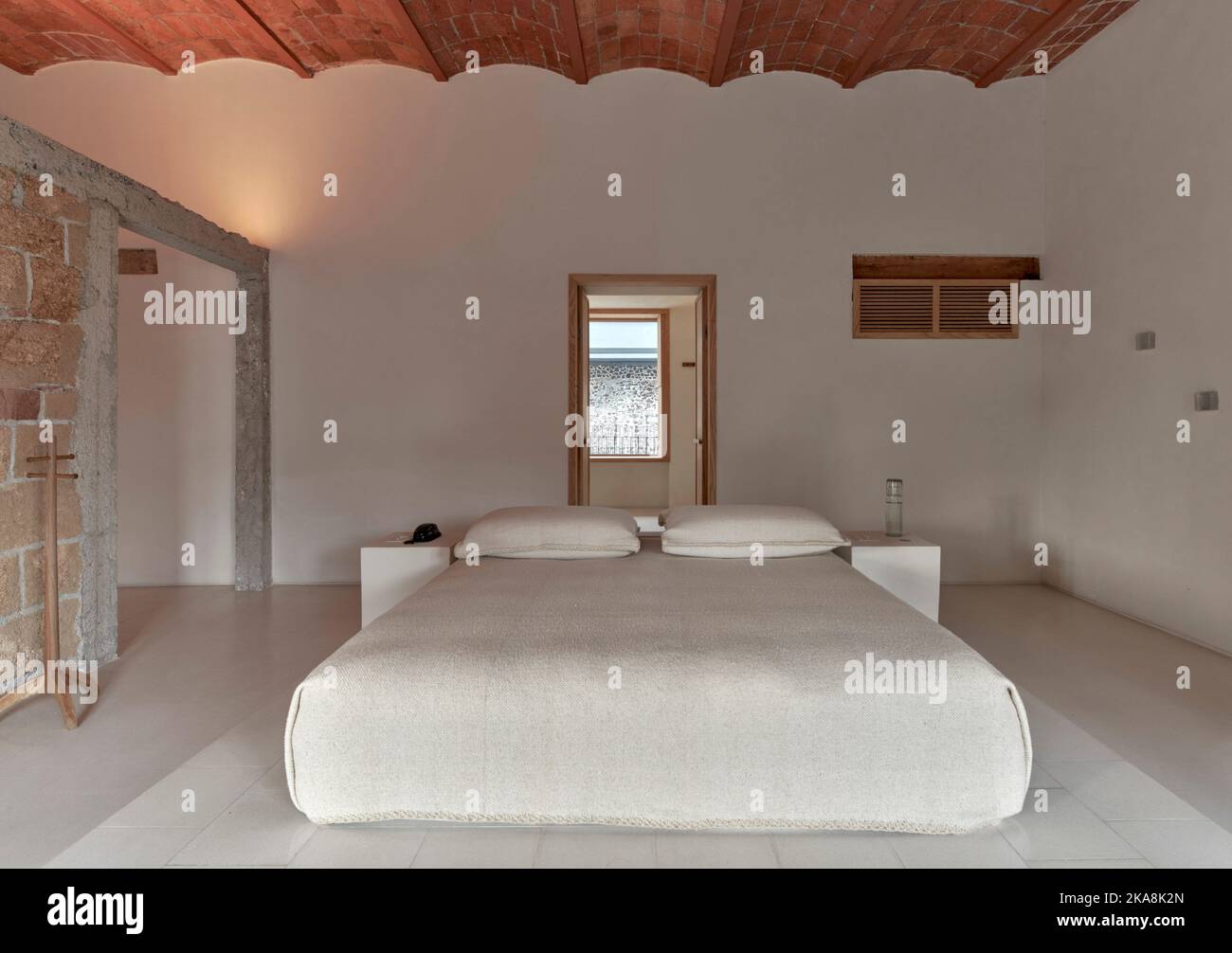 Suite con camera da letto. Circolo Mexicana, Città del Messico, Messico. Architetto: Ambrosi Etchegaray, 2019. Foto Stock