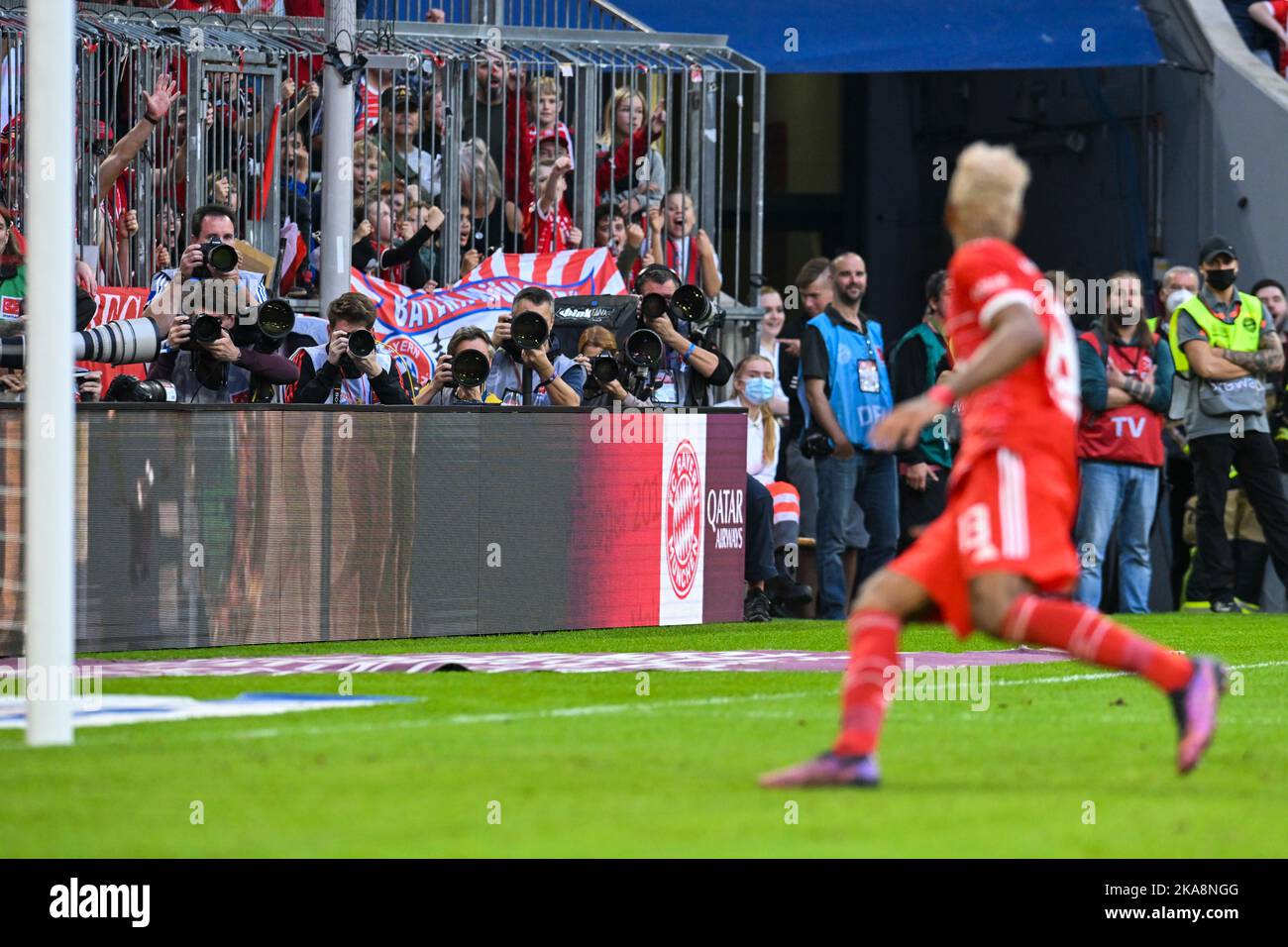 MONACO, Germania. , . Photographers in action, FC Bayern Muenchen 6 : 2 - FSV Mainz 05, Fussball Bundesliga, Allianz Arena, Muenchen. Credit: SPP Sport Press Photo. /Alamy Live News Foto Stock