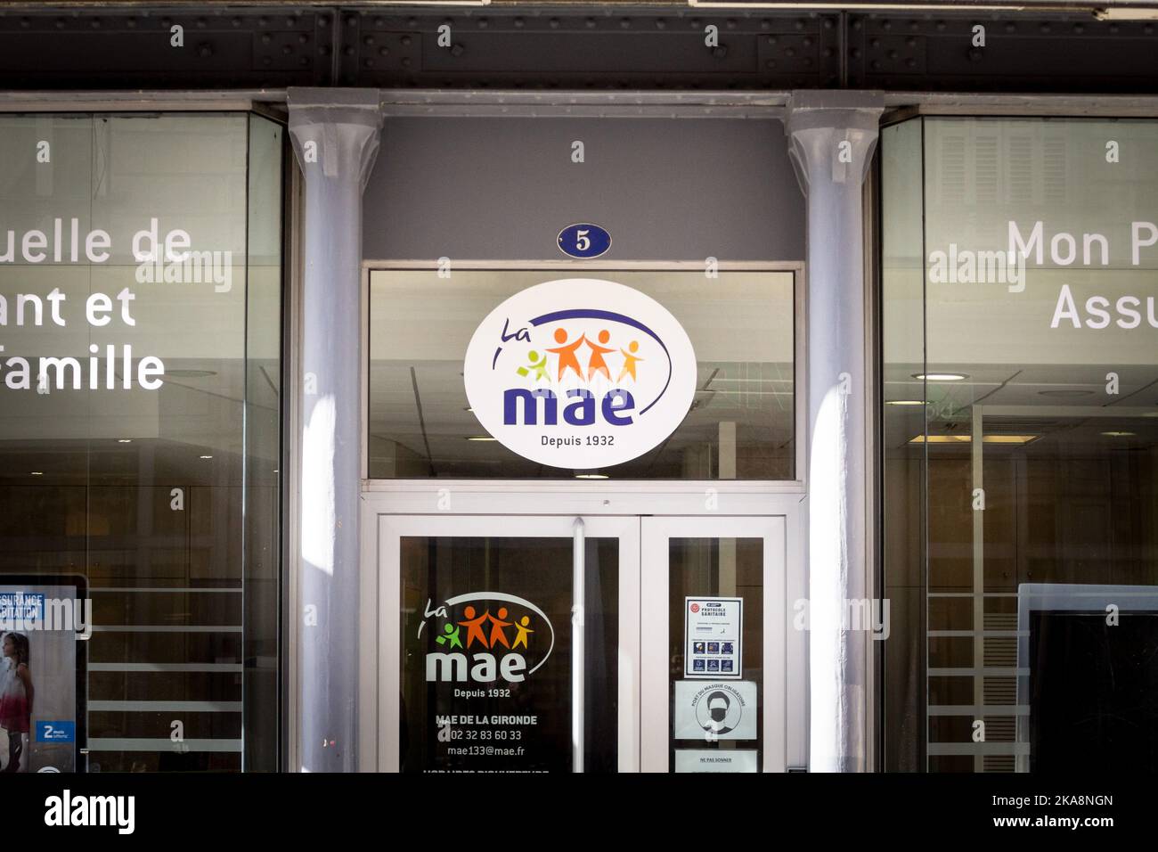 Immagine di un segno con il logo di MAE, o Mutuelle Assurance de l'Education, sul loro ufficio per Bordeaux, Francia. La Mutuelle assurance de l'éducat Foto Stock