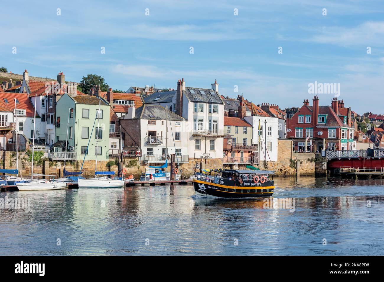 Barche da diporto sul fiume Esk Whitby North Yorkshire Inghilterra Foto Stock