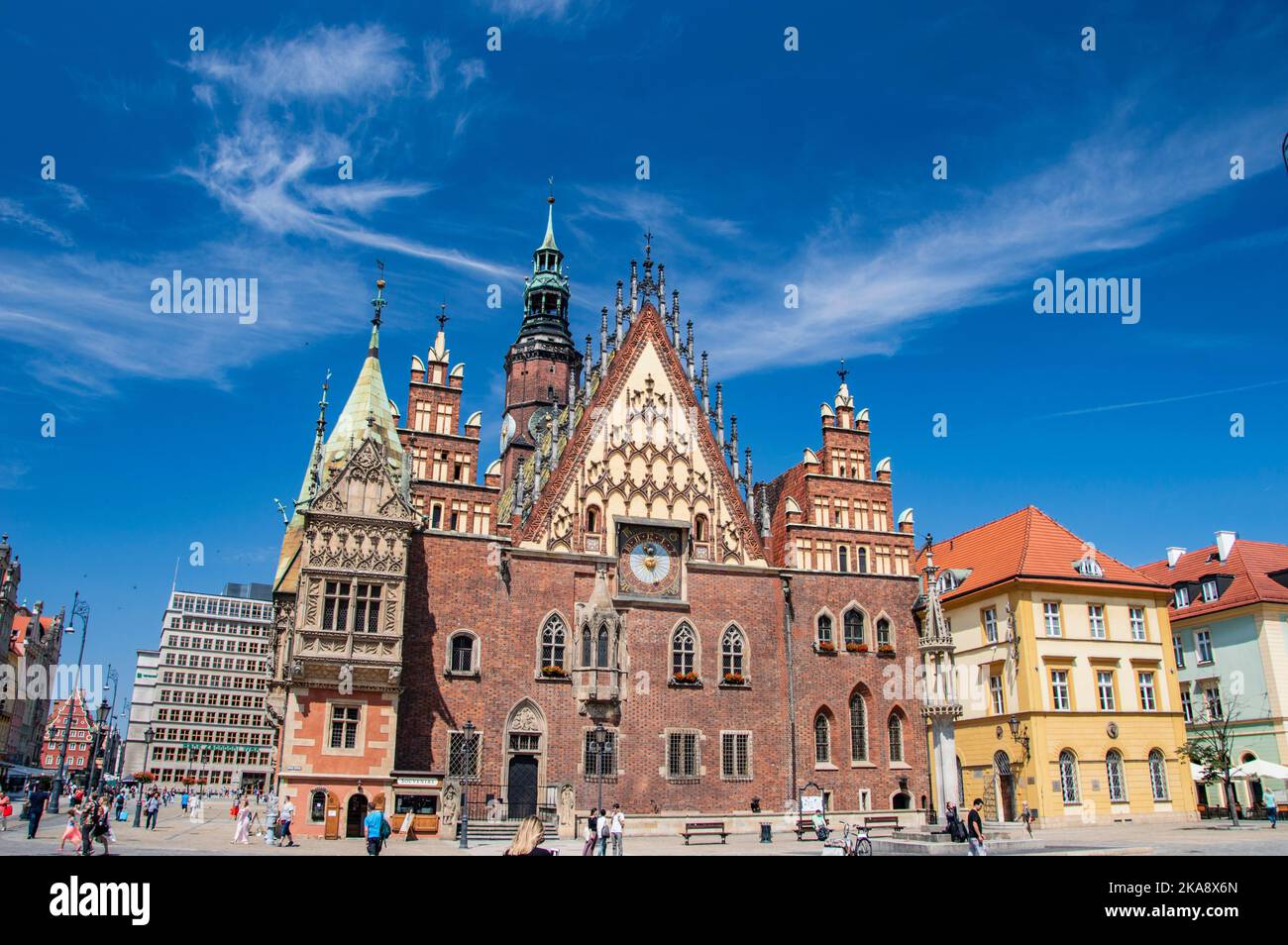 Case storiche nel centro storico di Wroclaw in una giornata di sole. Foto Stock