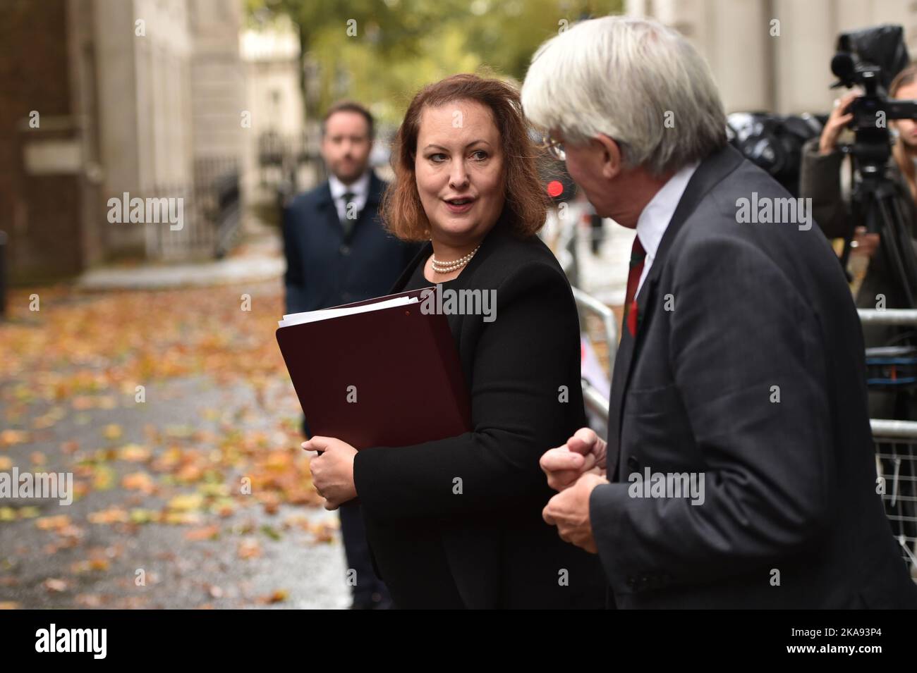 Il procuratore generale Victoria Prentis lascia Downing Street n. 10 dopo la riunione settimanale del Gabinetto. Foto Stock