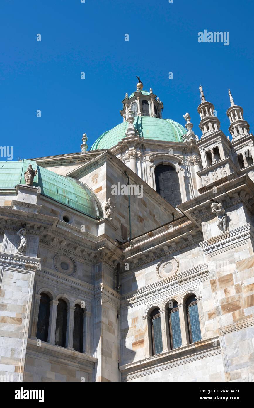 Cattedrale di Como Italia, vista di una sezione del lato sud-est della Cattedrale di Como (Duomo), città di Como, Lombardia, Italia Foto Stock
