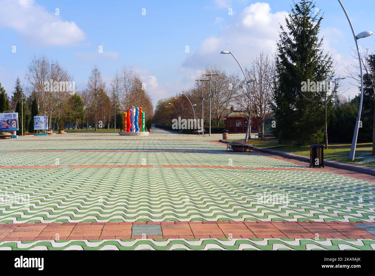 Vista dal parco urbano centrale di Eskisehir Kentpark in Turchia Eskisehir Foto Stock