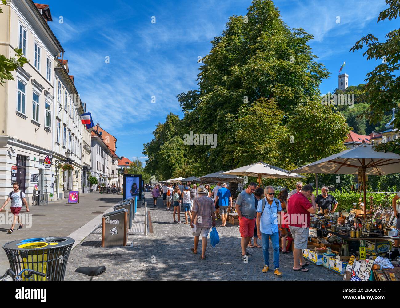 Mercato delle pulci a Breg nella città vecchia, Lubiana, Slovenia Foto Stock