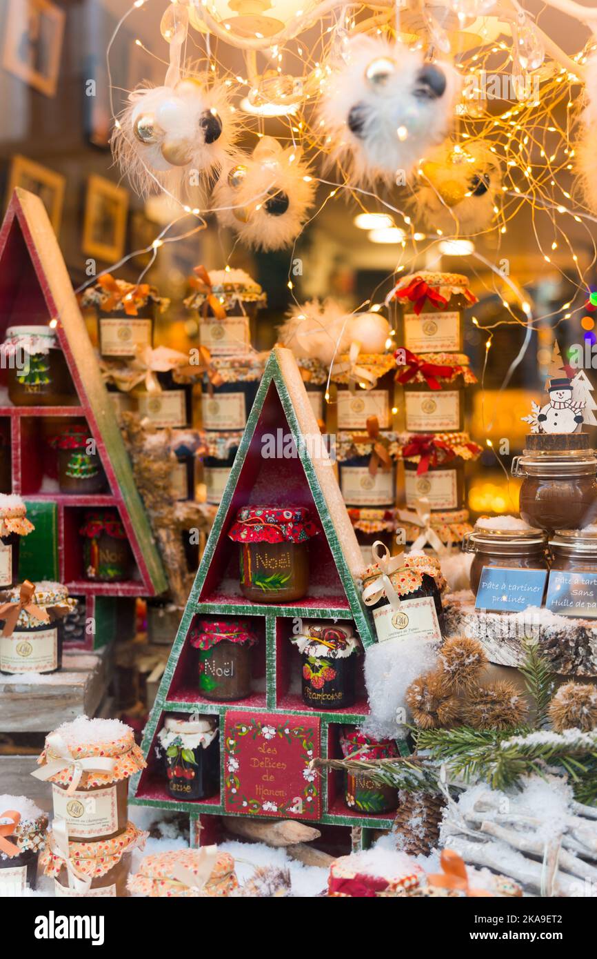 Annecy. FRANCIA. Negozio di caramelle vetrina di natale Foto Stock