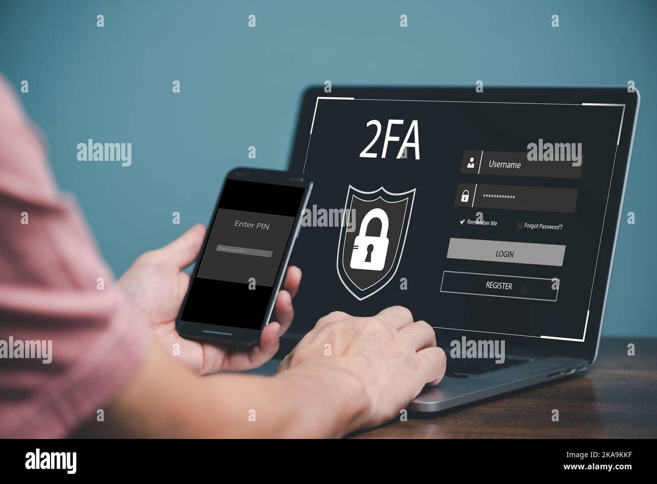 Sicurezza informatica personale online protezione dati privacy con 2FA, due fattori, sicurezza di rete Internet, crittografia dati privacy proteggere cyber hack Foto Stock