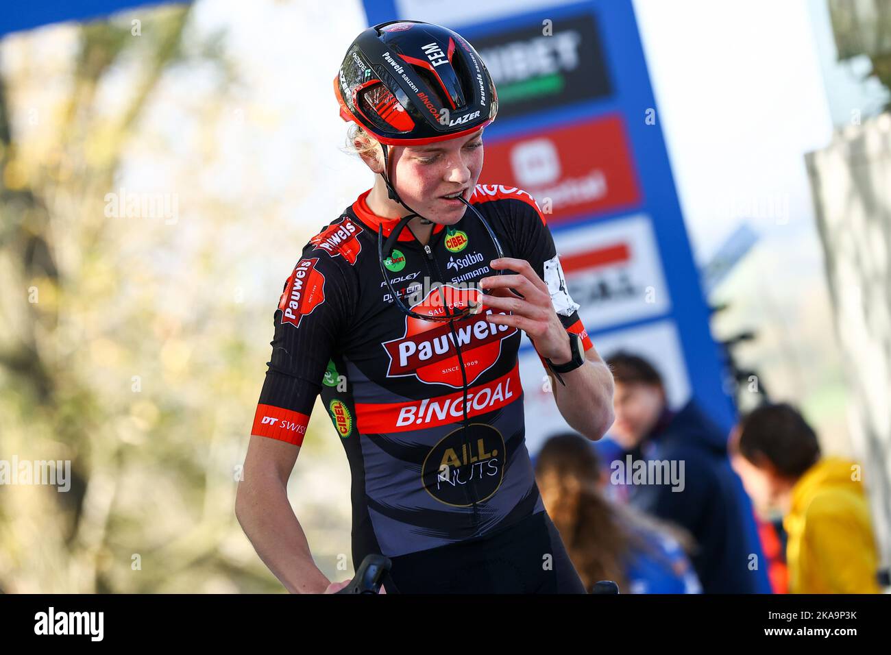 Melden, Belgio, 01 novembre 2022. L'olandese FEM Van Empel nella foto dopo aver vinto la gara femminile durante il Koppenbergcross, la prima gara (su otto) del X2O° Trofeo Badkamers, a Melden, martedì 01 novembre 2022. FOTO DI BELGA DAVID PINTENS Foto Stock