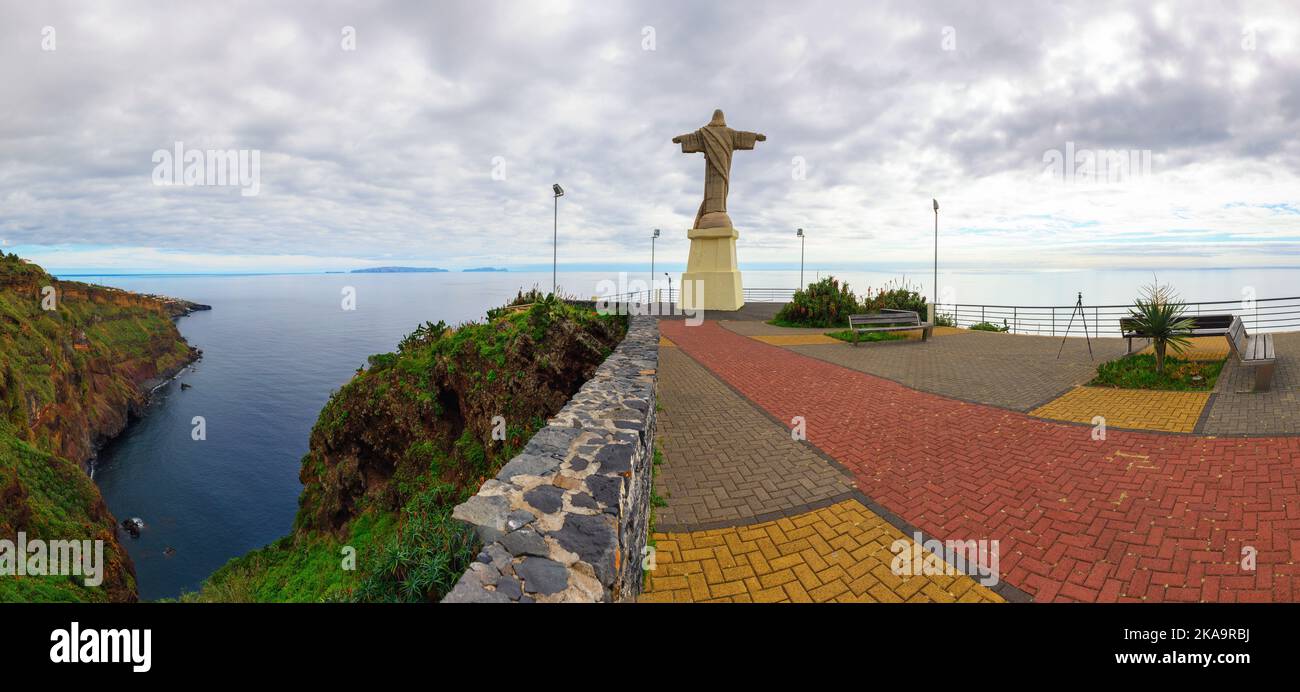 La statua del Cristo Re, un monumento cattolico sull'isola di Madeira, Portogallo Foto Stock