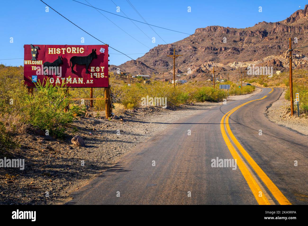 Cartello d'ingresso al villaggio di Oatman sulla storica Route 66 in Arizona Foto Stock