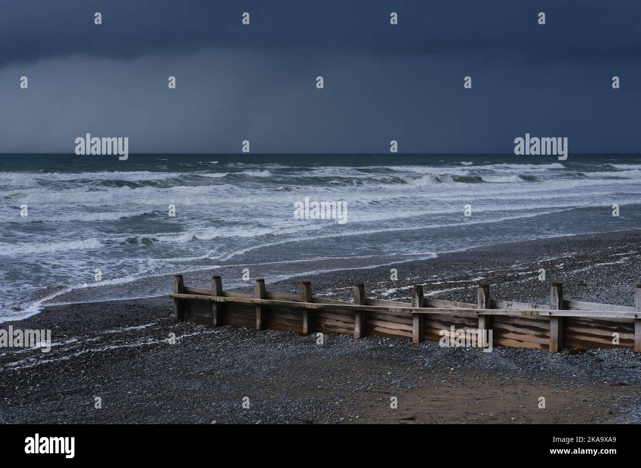 Cieli tempestosi sulla costa del Galles Foto Stock