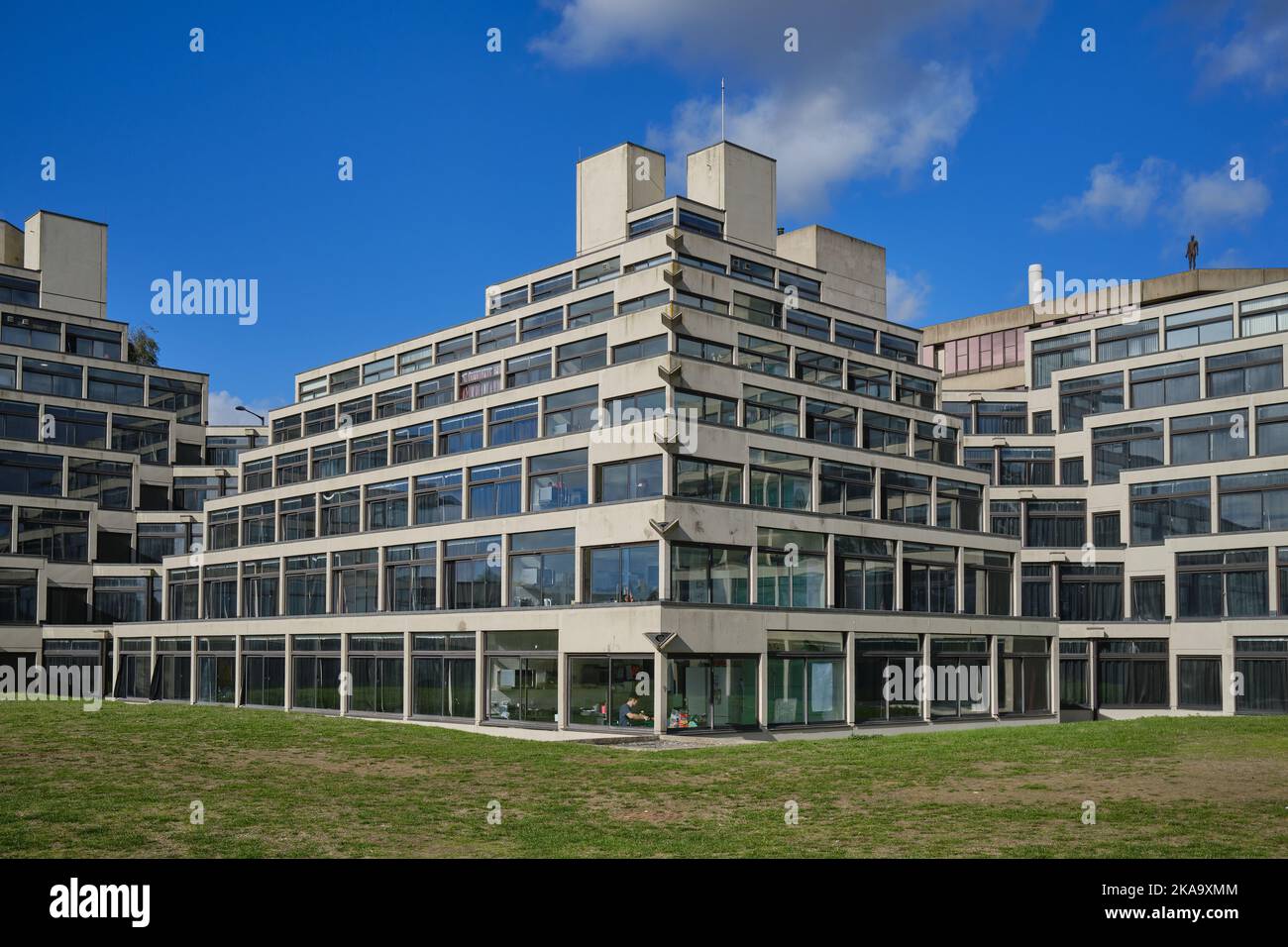 Appartamenti per studenti, noti come Ziggurats, all'Università di East Anglia, Norwich, progettati da Sir Denys Lasdun negli anni '1960s Foto Stock