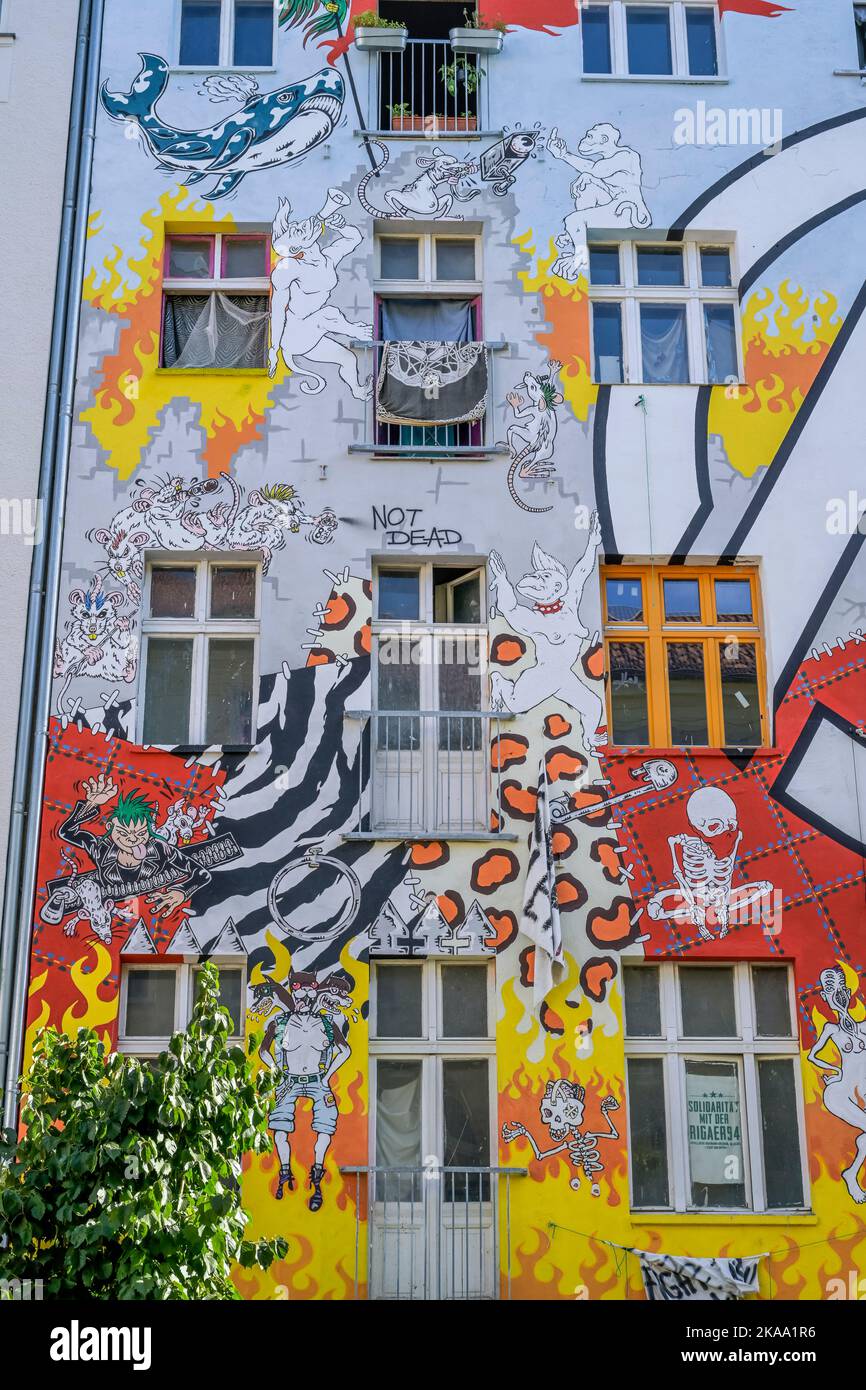Besetztes Haus, Rigaer Straße 94, Friedrichshain di Berlino, Deutschland Foto Stock