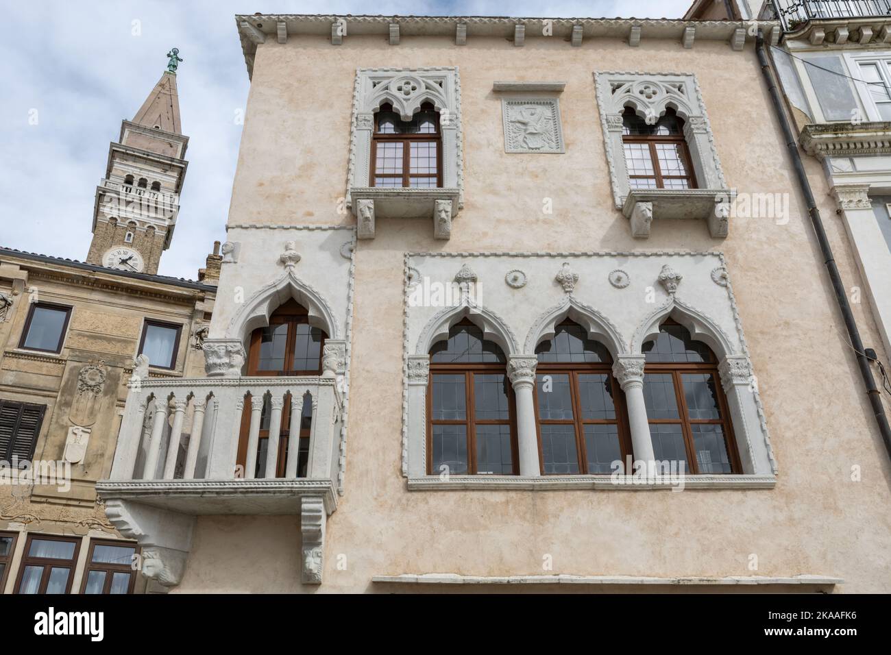 Edificio storico, 3 Piazza Tartini, Piazza centrale Tartini, Pirano, Slovenia Foto Stock