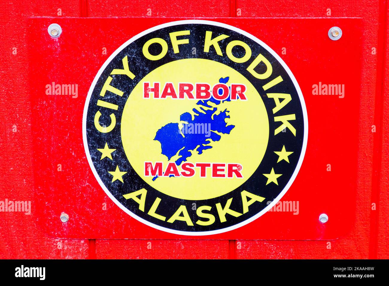 Fire Shed immagazzina attrezzature antincendio di emergenza; porto; Kodiak; Alaska; USA Foto Stock