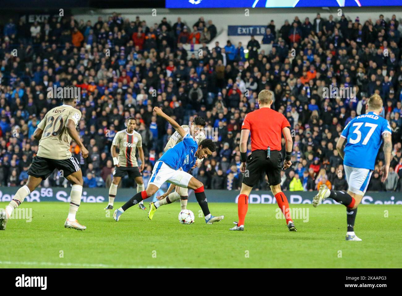 Glasgow, Regno Unito. 01st Nov 2022. I Rangers hanno giocato Ajax nel gruppo UEFA Champions League Un giorno di incontro sei allo stadio Ibrox, la casa dei Rangers. Il punteggio finale è stato Rangers 1, Ajax 3. Tavernier ha segnato per Rangers da una penalità (87 minuti) e gli scori per Ajax sono stati Berghuis (4 minuti), Kudus (29 minuti) e Fernandes da Conceigao (89 minuti). I Rangers sono ora eliminati dalla concorrenza. Credito; credito: Findlay/Alamy Live News Foto Stock