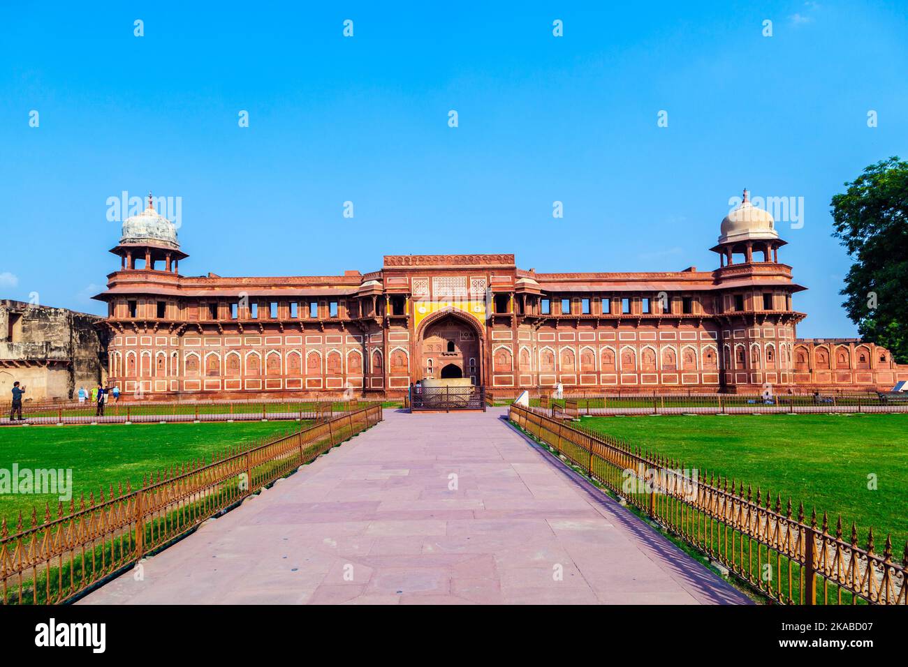 India - Jahangiri Mahal nel forte di Agra, un sito patrimonio dell'umanità dell'UNESCO, e una delle più grandi attrazioni turistiche, a soli 2 km di Taj Mahal. Costruito da SEVER Foto Stock