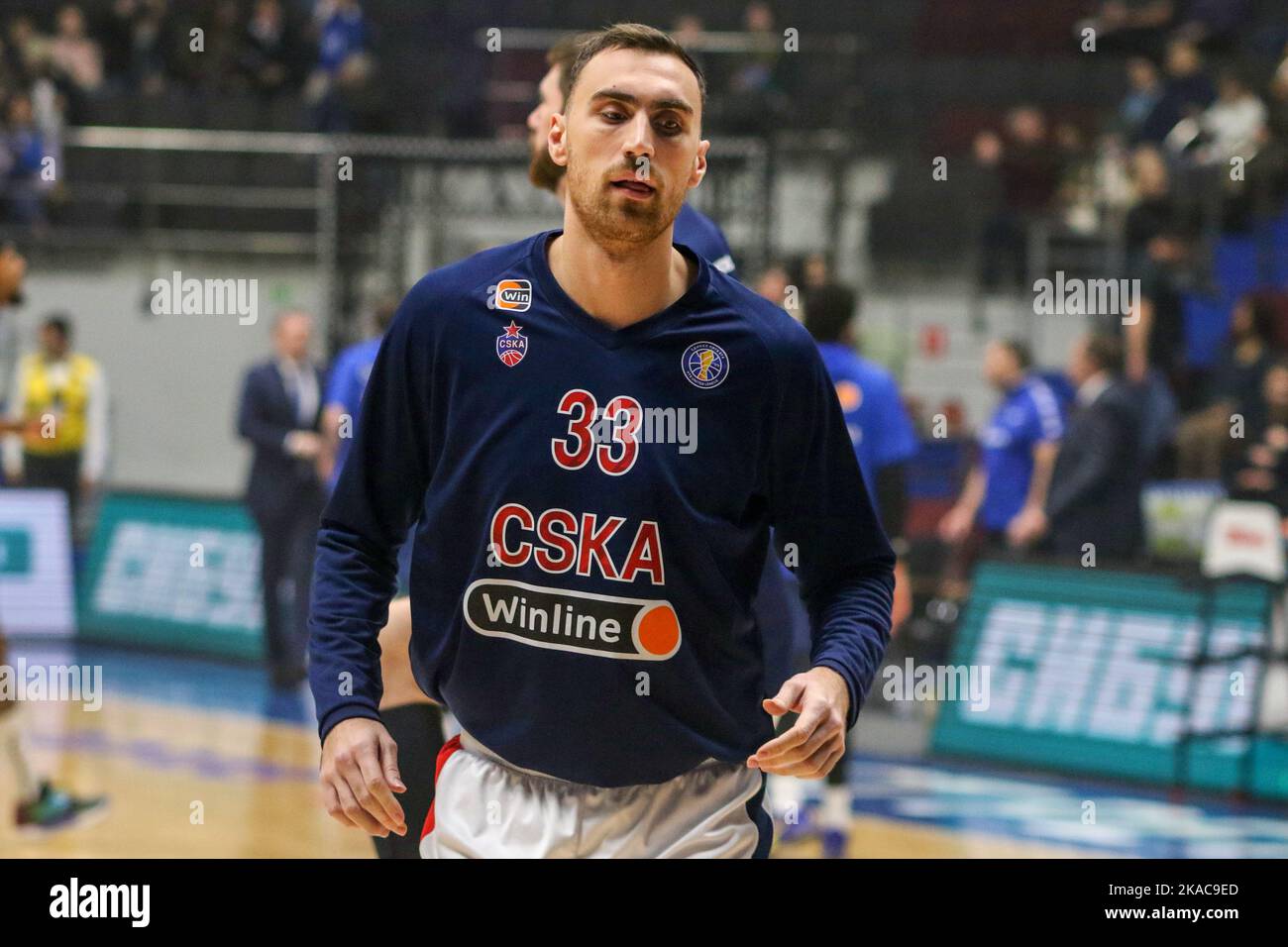San Pietroburgo, Russia. 01st Nov 2022. Nikola Milutinov (No.33) di CSKA visto durante la partita di pallacanestro della VTB United League tra Zenit e CSKA alla Sibur Arena. Punteggio finale; Zenit 80:85 CSKA. Credit: SOPA Images Limited/Alamy Live News Foto Stock