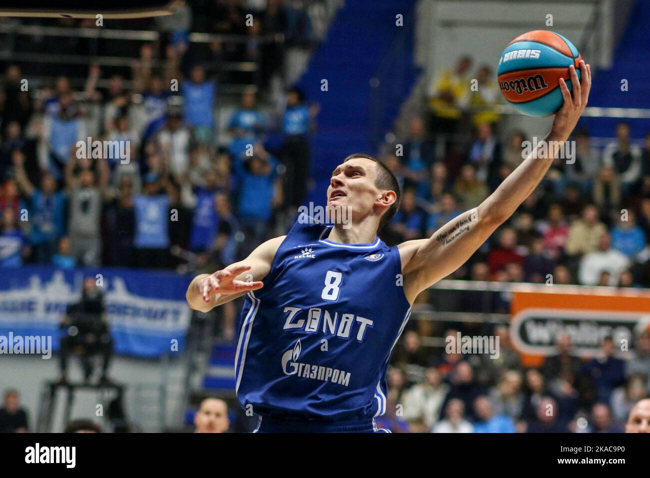 San Pietroburgo, Russia. 01st Nov 2022. Igor Volkhin (n.8) di Zenit visto in azione durante la partita di pallacanestro della VTB United League tra Zenit e CSKA alla Sibur Arena. Punteggio finale; Zenit 80:85 CSKA. Credit: SOPA Images Limited/Alamy Live News Foto Stock