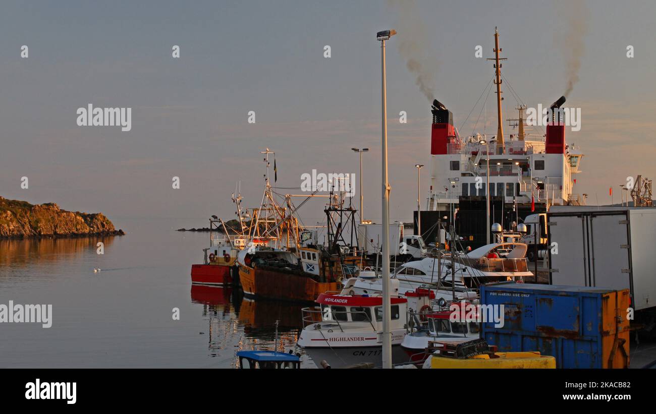 Port Ellen Marina al tramonto, Islay, Ebridi, Ebridi interne, Isole interne, Scozia, Regno Unito, Gran Bretagna Foto Stock