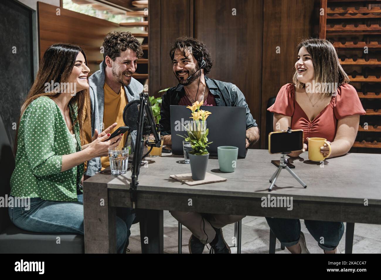 Webcam con ragazze immagini e fotografie stock ad alta risoluzione - Alamy