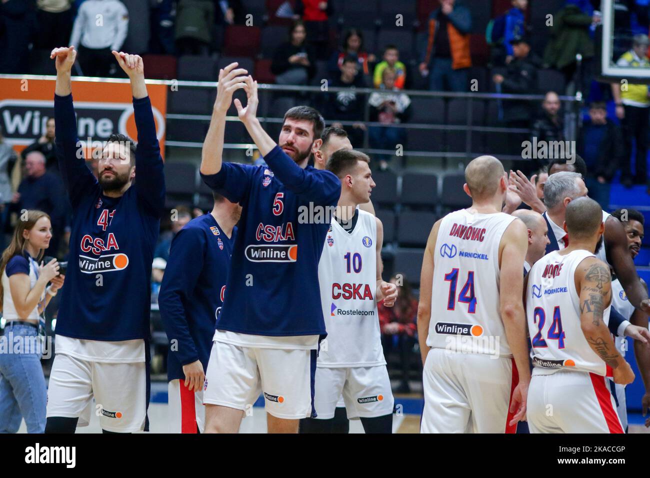 San Pietroburgo, Russia. 01st Nov 2022. Nikita Kurbanov (No.41), Dejan Davidovac (No.14), Andrey Desyatnikov (No.5) di CSKA visto in azione durante la partita di pallacanestro della VTB United League tra Zenit e CSKA alla Sibur Arena. Punteggio finale; Zenit 80:85 CSKA. (Foto di Konstantinov/SOPA Image/Sipa USA) Credit: Sipa USA/Alamy Live News Foto Stock