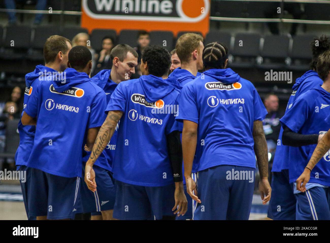 San Pietroburgo, Russia. 01st Nov 2022. Thomas Heurtel (N.13), Igor Volkhin (N.8) e i giocatori di Zenit visti durante la partita di pallacanestro della VTB United League tra Zenit e CSKA alla Sibur Arena. Punteggio finale; Zenit 80:85 CSKA. (Foto di Konstantinov/SOPA Image/Sipa USA) Credit: Sipa USA/Alamy Live News Foto Stock