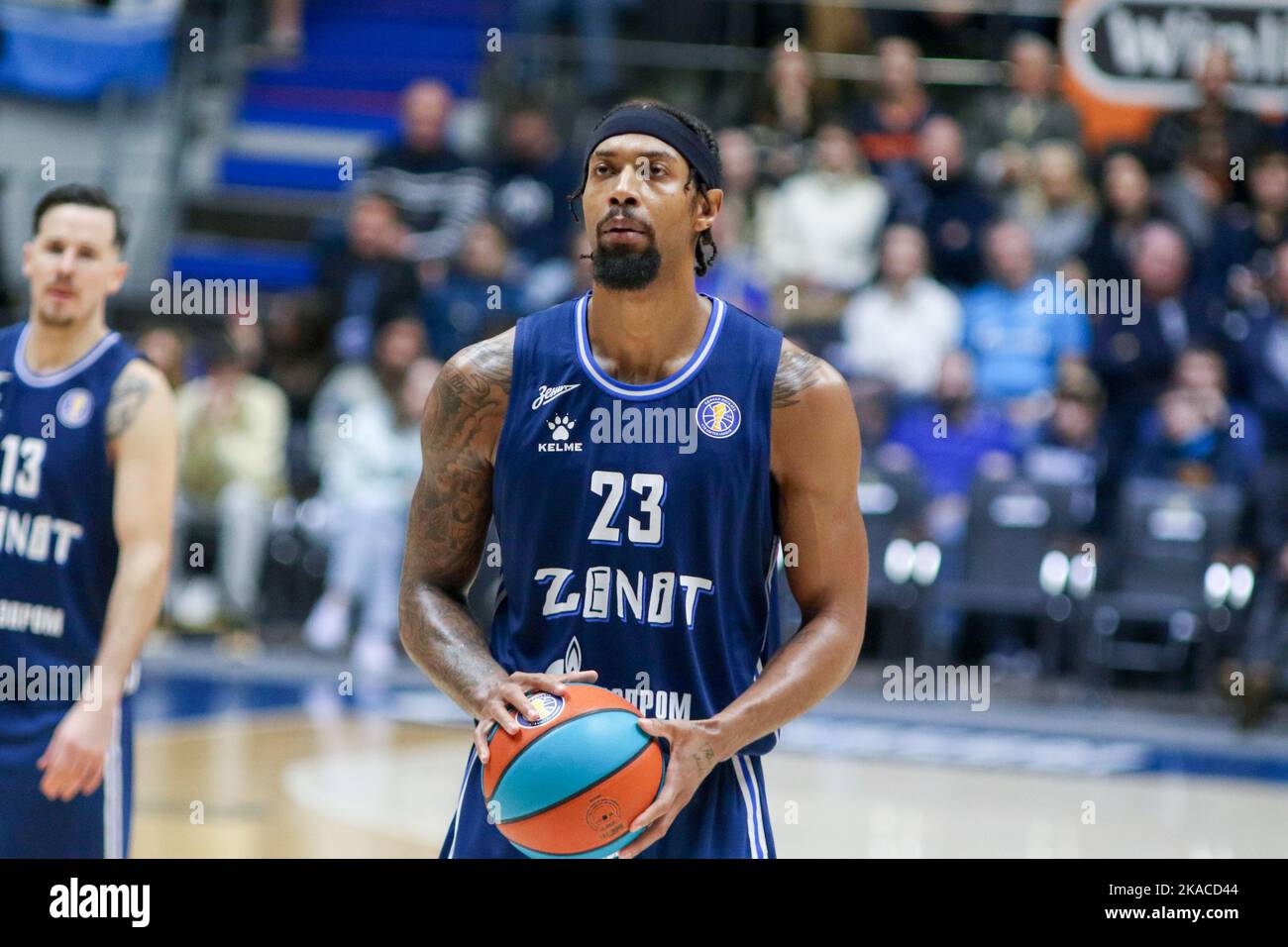 San Pietroburgo, Russia. 01st Nov 2022. Richard Solomon (No.23) di Zenit visto in azione durante la partita di pallacanestro della VTB United League tra Zenit e CSKA alla Sibur Arena. Punteggio finale; Zenit 80:85 CSKA. (Foto di Konstantinov/SOPA Image/Sipa USA) Credit: Sipa USA/Alamy Live News Foto Stock