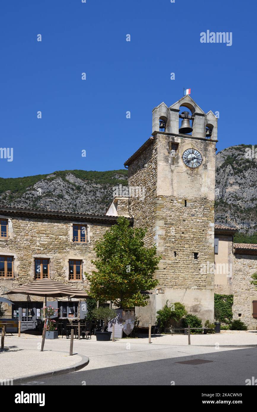 c13TH Torre di Saou, Campanile o Torre dell'Orologio nel vecchio villaggio di Saou Drôme Provence Francia Foto Stock