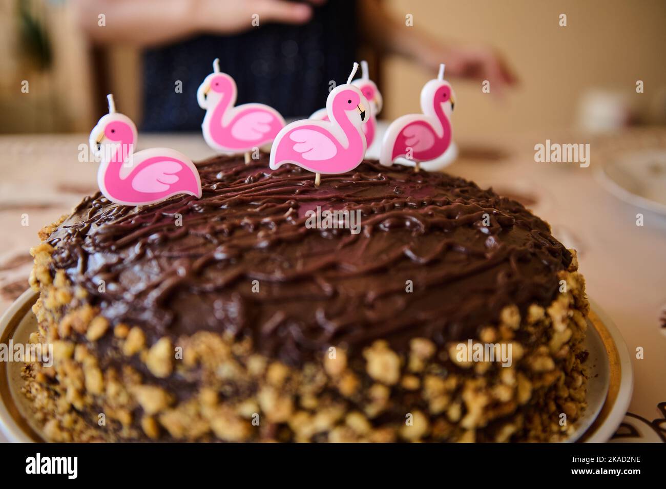 deliziosa torta di compleanno con candeline