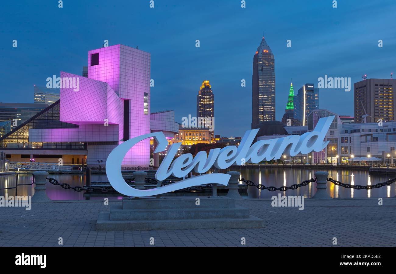 Downtown Cleveland, Ohio skyline dal lungolago Foto Stock