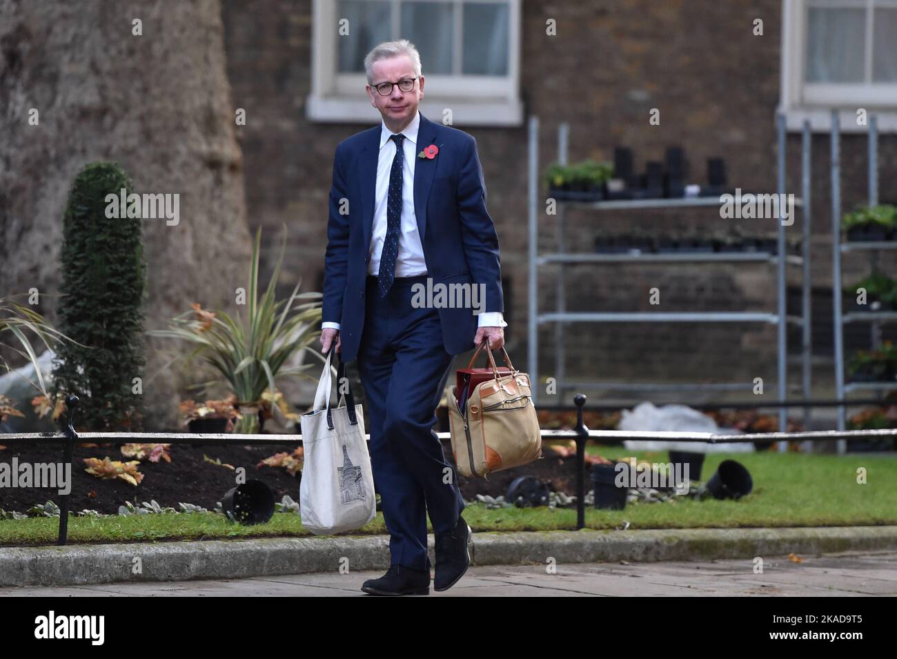 Londra, Regno Unito, 02nd novembre 2022. Michael Gove, Segretario di Stato per il livellamento, gli alloggi e le comunità e Ministro delle relazioni intergovernative, visto a Downing Street. Credit: Thomas Krych/Alamy Live News Foto Stock