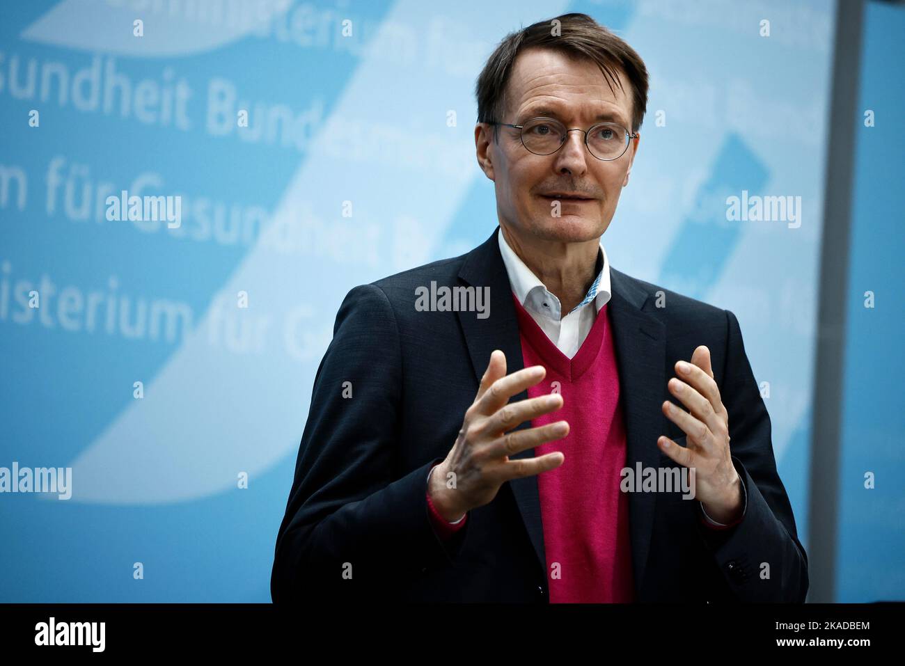 Berlino, Germania. 02nd Nov 2022. Karl Lauterbach (SPD), Ministro federale della sanità, alla presentazione dello studio di corona sull'impatto della pandemia di corona su bambini e adolescenti. Credit: Carsten Koall/dpa/Alamy Live News Foto Stock