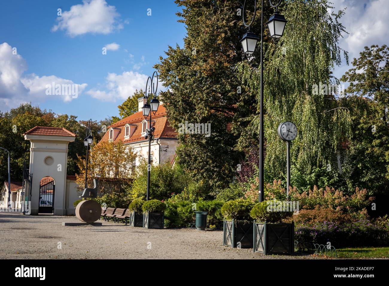 Vilnius, Lituania - 26 settembre 2022: Architettura storica nel Giardino Bernardino nel centro storico di Vilnius. Foto Stock