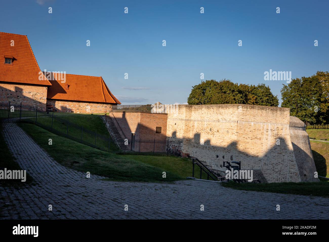 Vilnius, Lituania - 26 settembre 2022: Il Bastione di Vilnius Muro della città nella città vecchia di Vilnius. Foto Stock