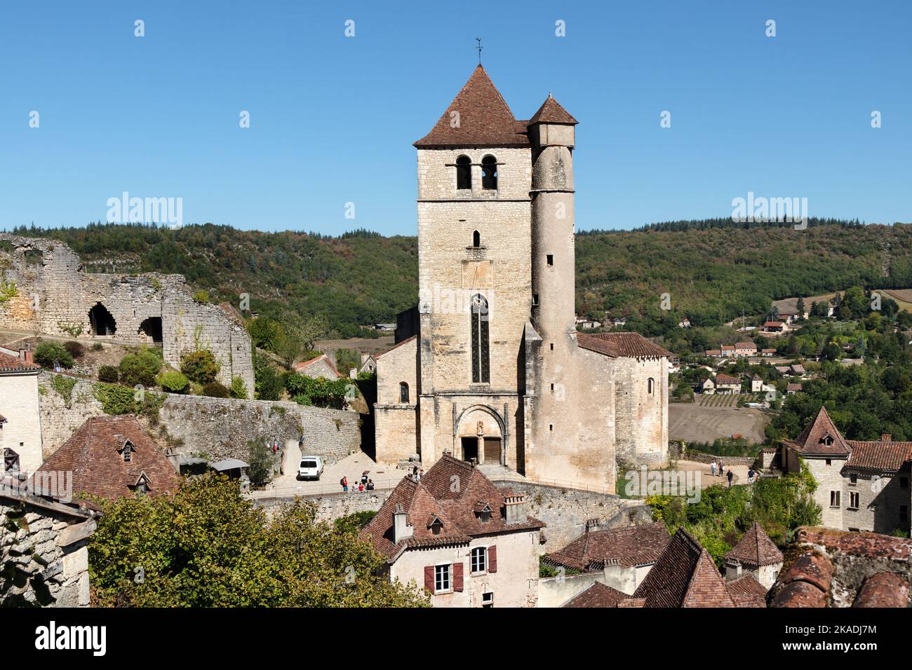 Il villaggio medievale di Saint-Cirq-Lapopie sul fiume Lot, dipartimento del Lot, Francia Foto Stock