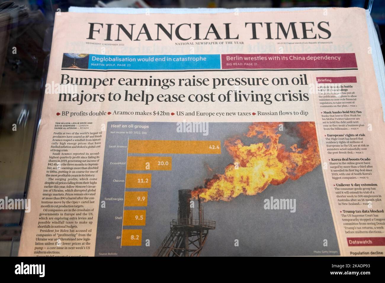 'I guadagni del paraurti aumentano la pressione sulle major del petrolio per contribuire ad alleviare il costo della crisi vivente ' FT Financial Times prima pagina del titolo del giornale 2 novembre 2022 Regno Unito Foto Stock