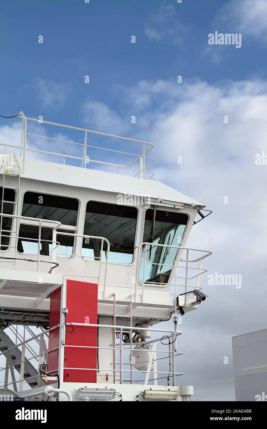 Ponte di Una Wight link Car e traghetto Passenger Roll on Roll Off che attraversa il Solent tra Yarmouth e Lymington UK Foto Stock