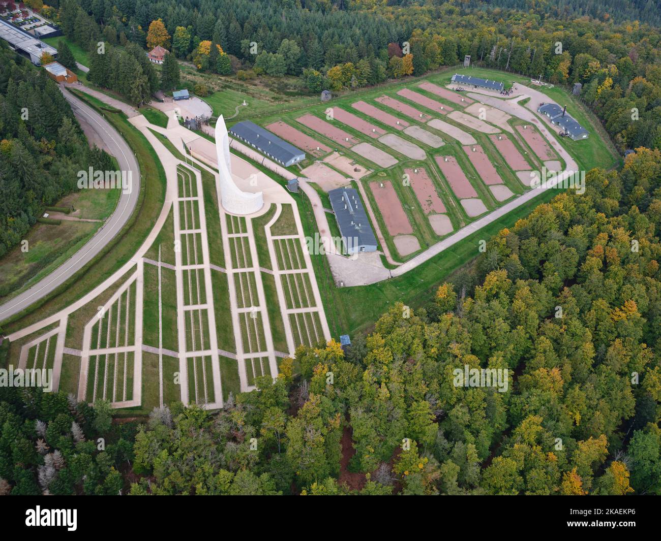 VISTA AEREA. Lo Struthof: Un campo di concentramento della seconda guerra mondiale nelle montagne Vosges. Natzwiller, Bas-Rhin, Alsazia, Grand Est, Francia. Foto Stock
