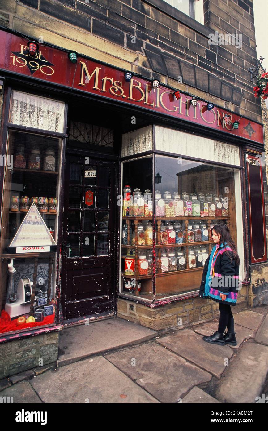 Regno Unito. Inghilterra. Leeds. Signora Beightons Sweet Shop. Foto Stock