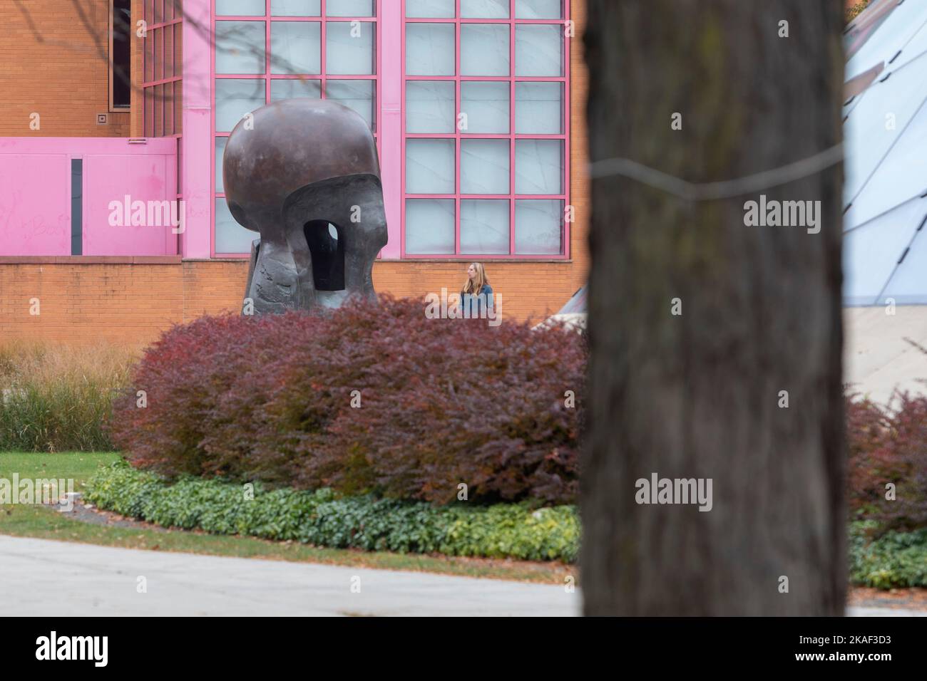 Chicago, Illinois - 'energia nucleare', una scultura di Henry Moore, sul sito della prima reazione controllata a catena nucleare, che ha aperto la porta a. Foto Stock
