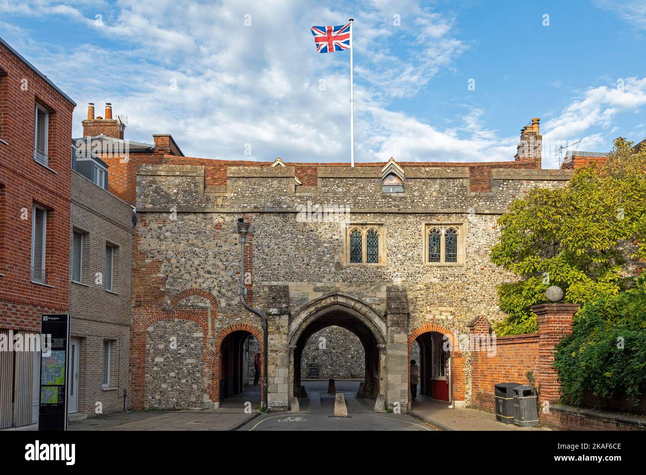 Union Jack, Kings Gate, Winchester, Hampshire, Inghilterra, Gran Bretagna Foto Stock