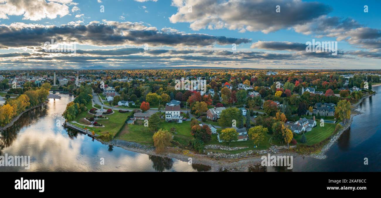 Panorama aereo di Plattsburgh nella parte settentrionale dello Stato di New York Foto Stock