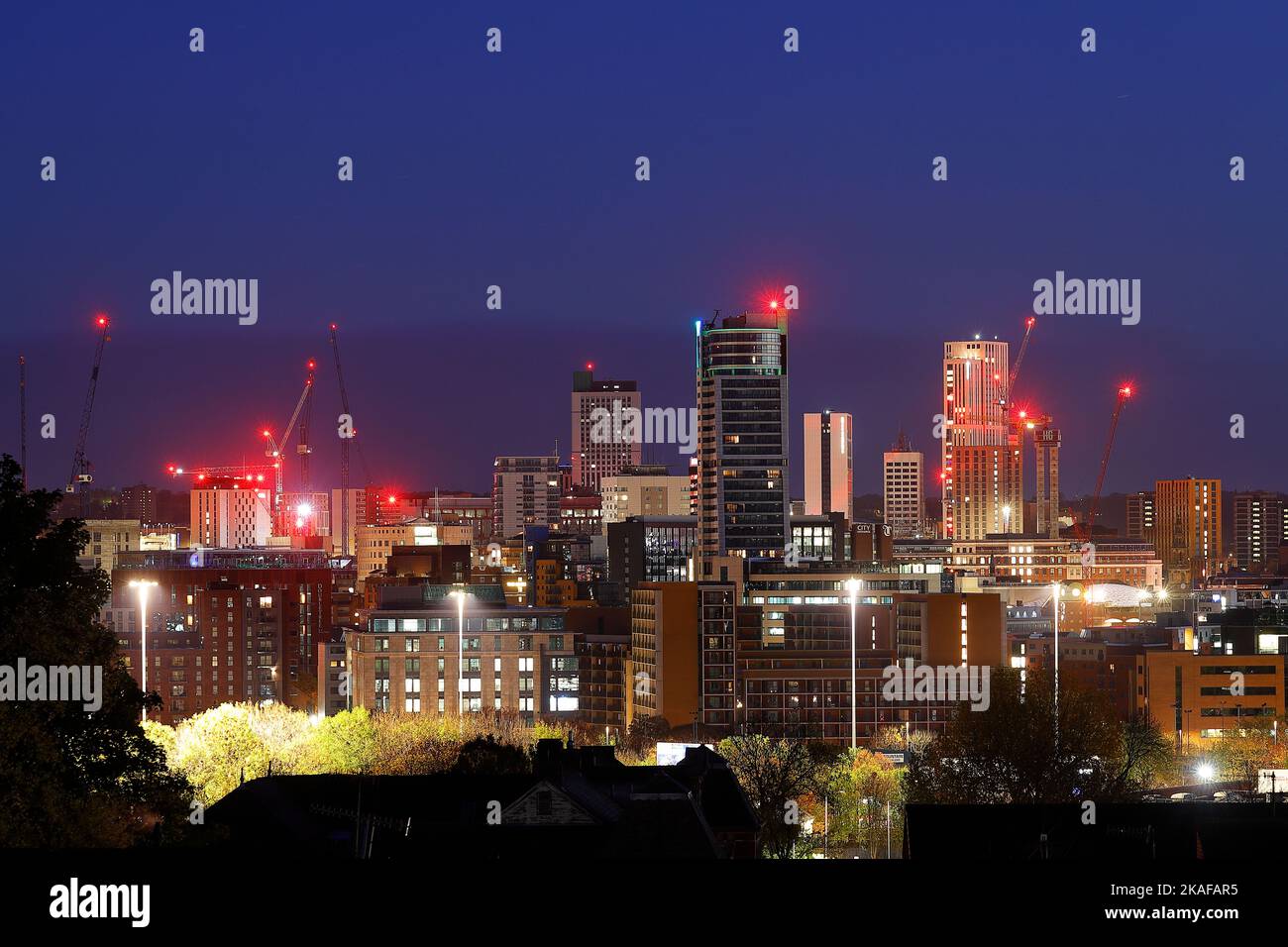 Vista sul centro di Leeds da Beeston. Foto Stock